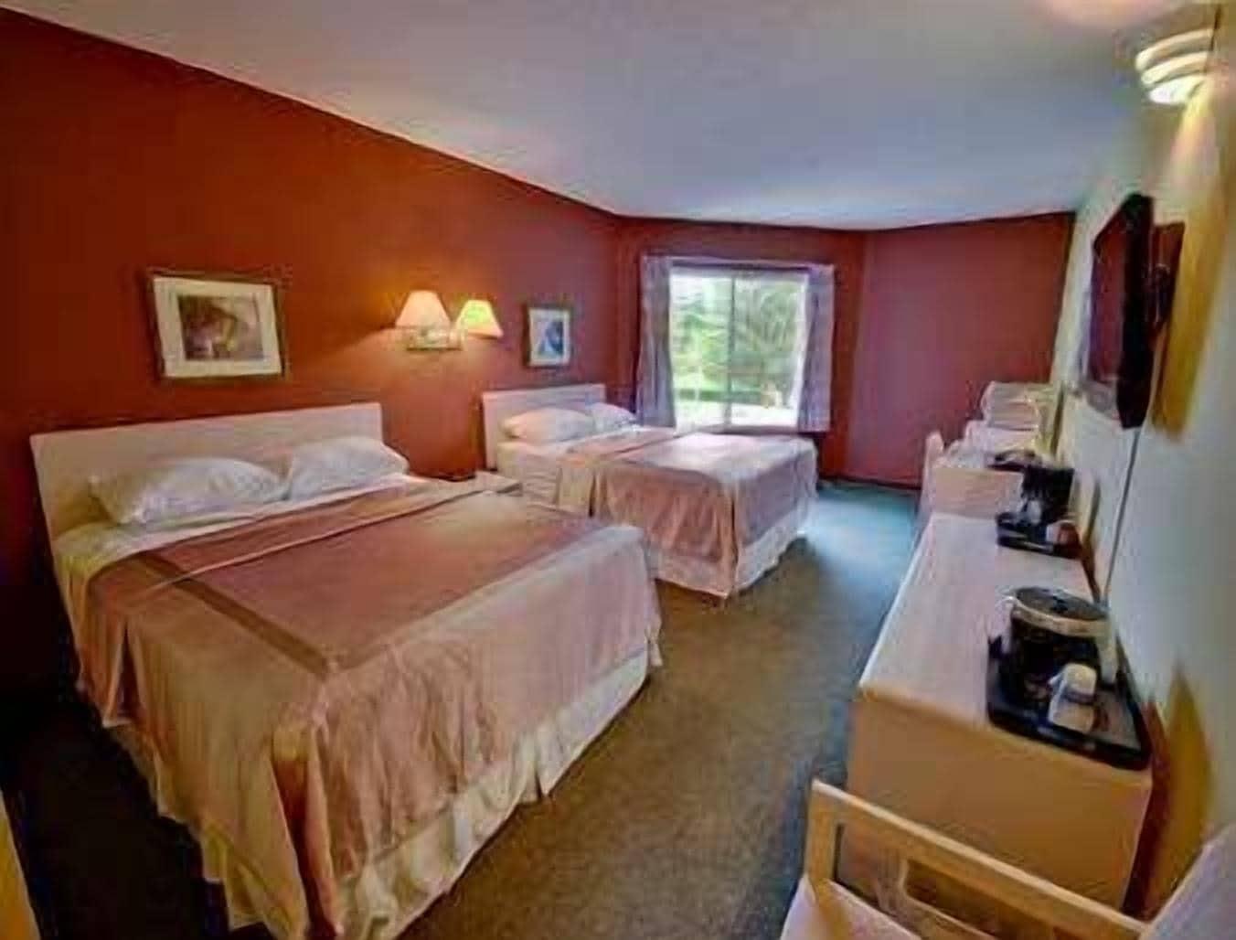 Hotel Feng, BW Signature Collection Parksville Exterior photo